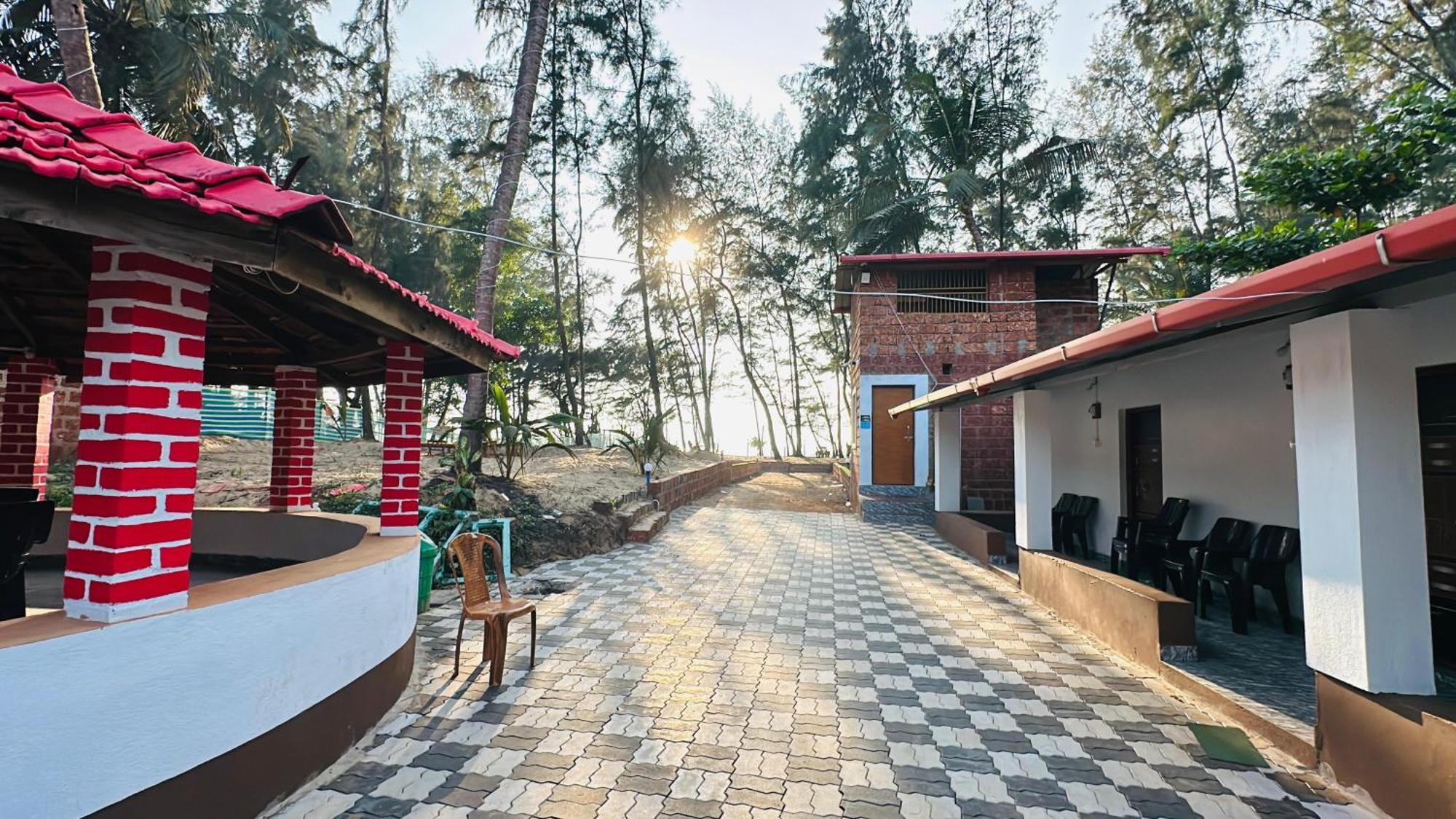 White Sand Beach Stay Resort Kumta Eksteriør bilde